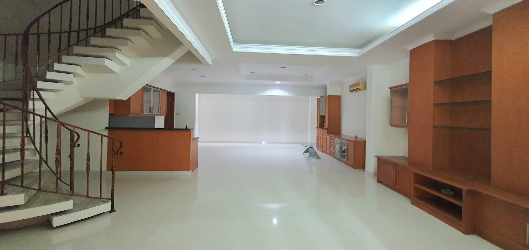 Rumah Raya Kelapa Kopyor, Kelapa Gading