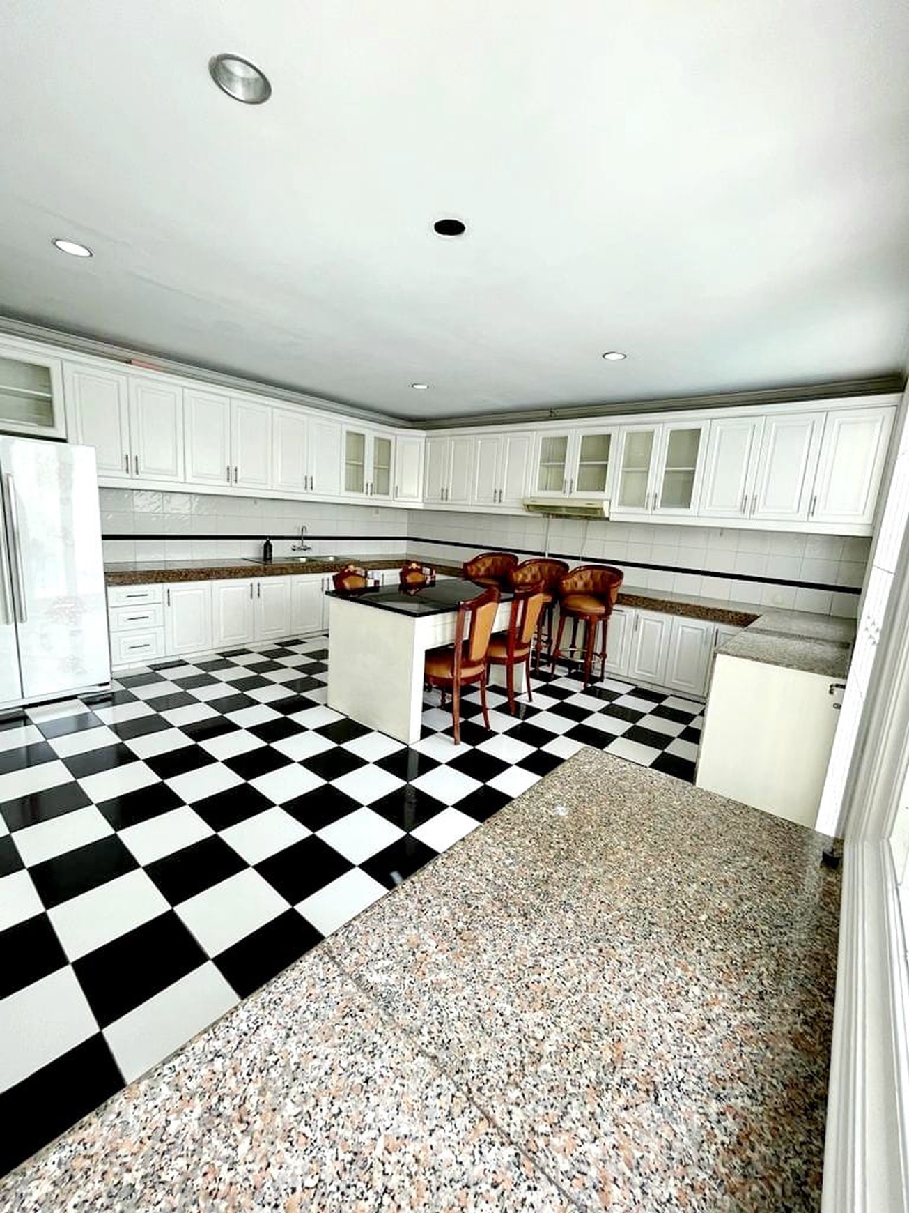 Rumah Super Mewah di Kawasan Premium Pondok Indah Siap Huni