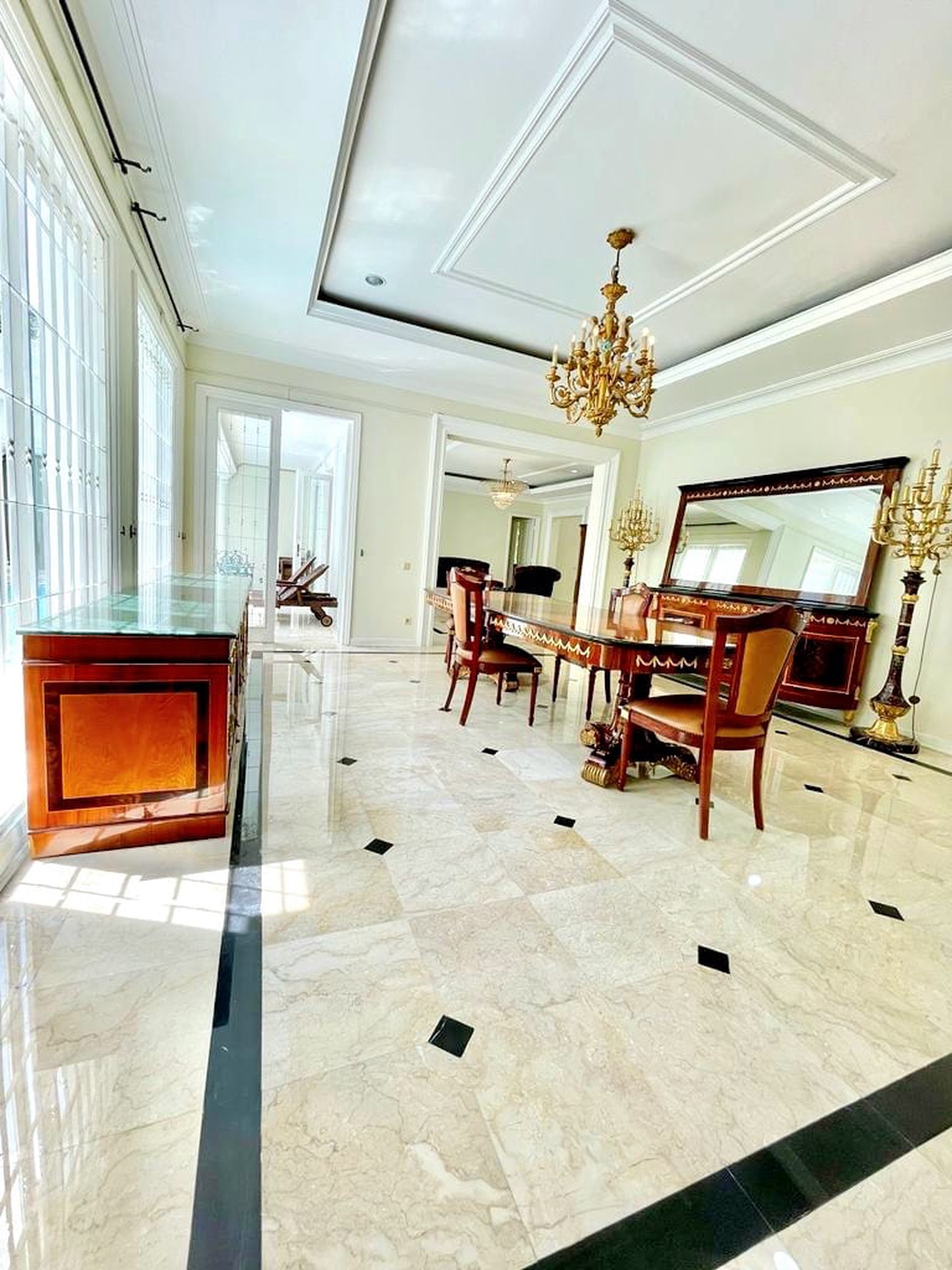 Rumah Super Mewah di Kawasan Premium Pondok Indah Siap Huni