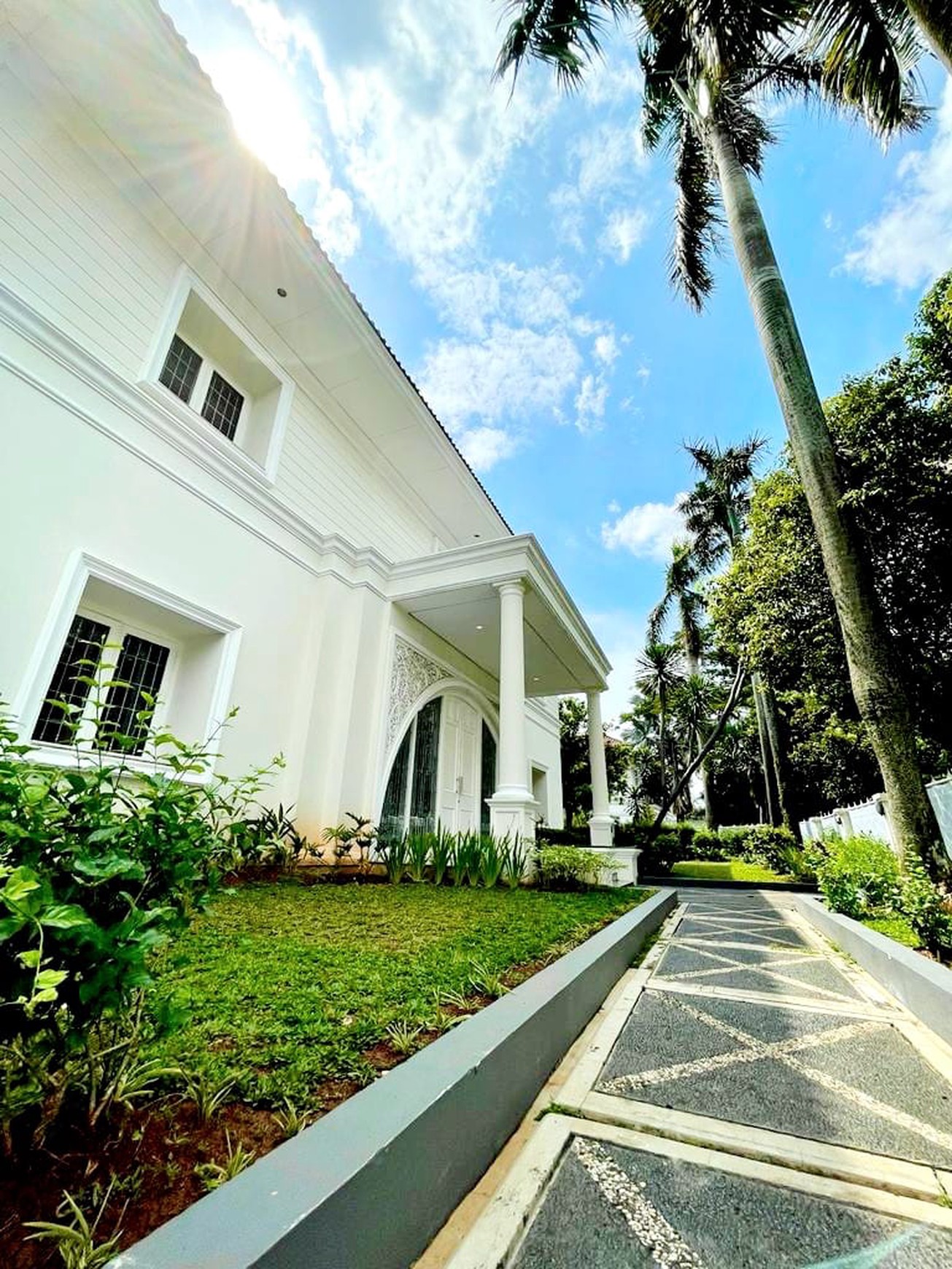 Rumah Super Mewah di Kawasan Premium Pondok Indah Siap Huni