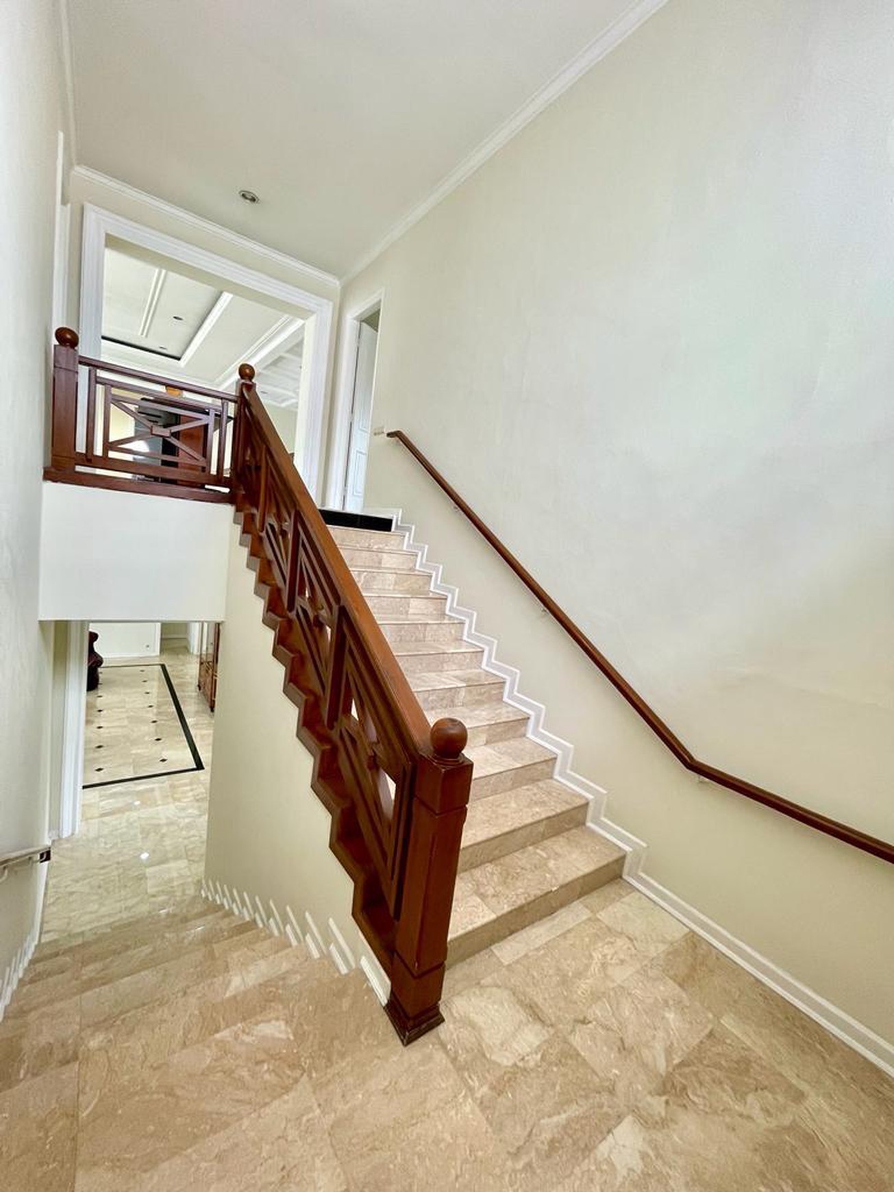 Rumah Super Mewah di Kawasan Premium Pondok Indah Siap Huni