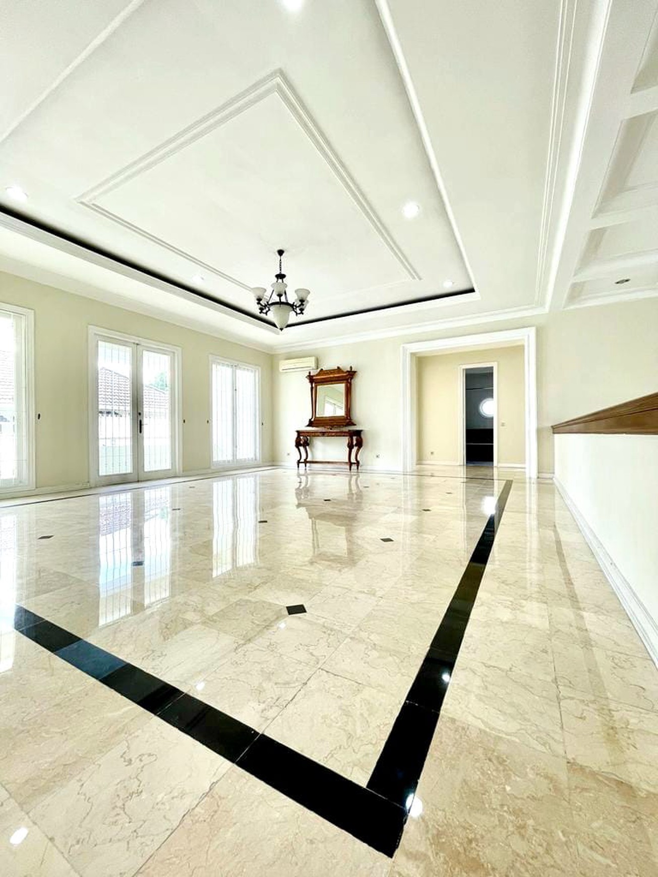 Rumah Super Mewah di Kawasan Premium Pondok Indah Siap Huni