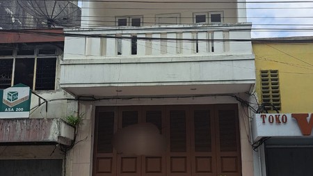 Disewakan Ruko 3 Lantai Lokasi Strategis di Jalan Pemuda Kota Magelang 