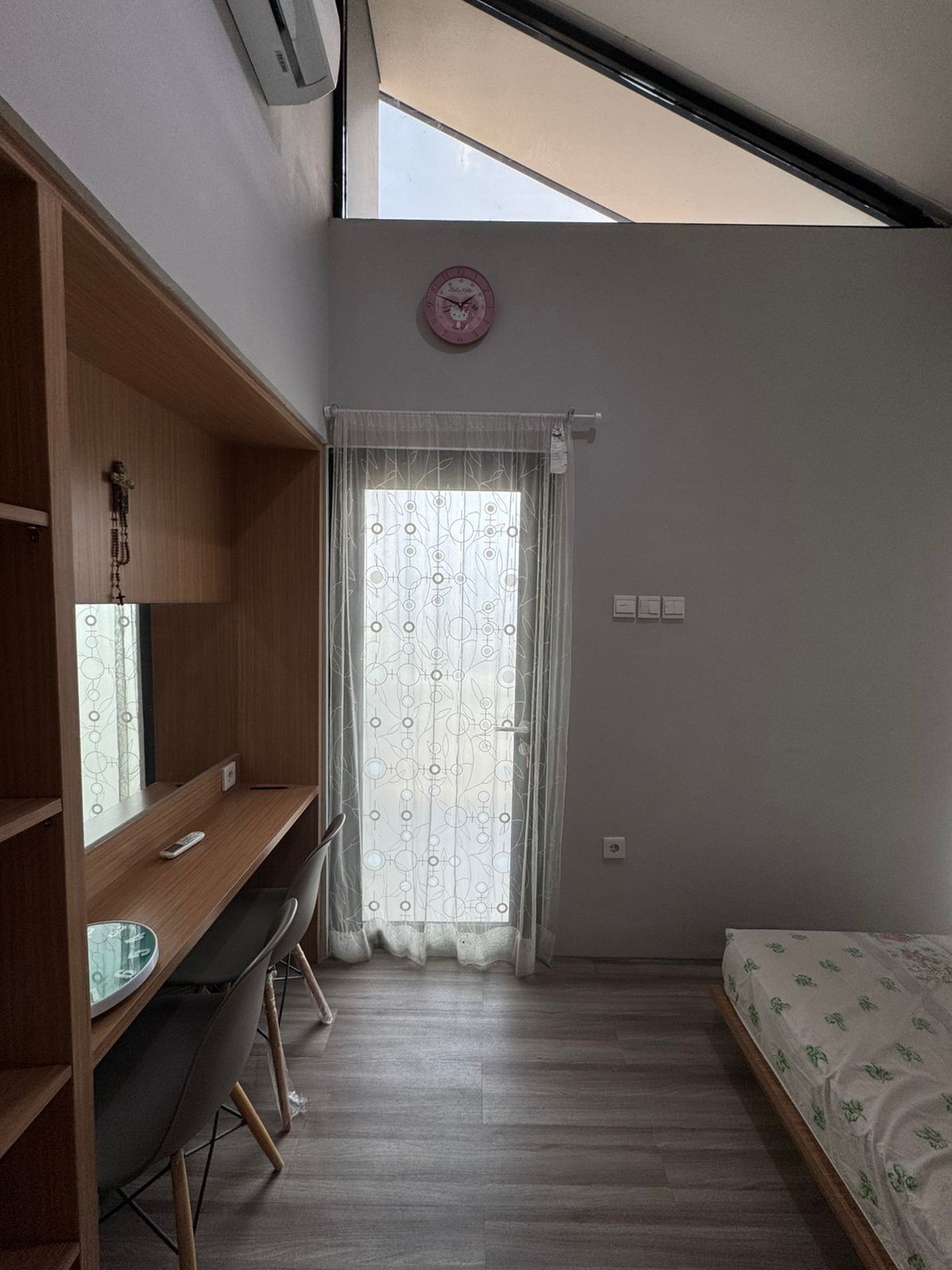 Rumah sewa furnished . Grand Wisata . Tambun - Bekasi