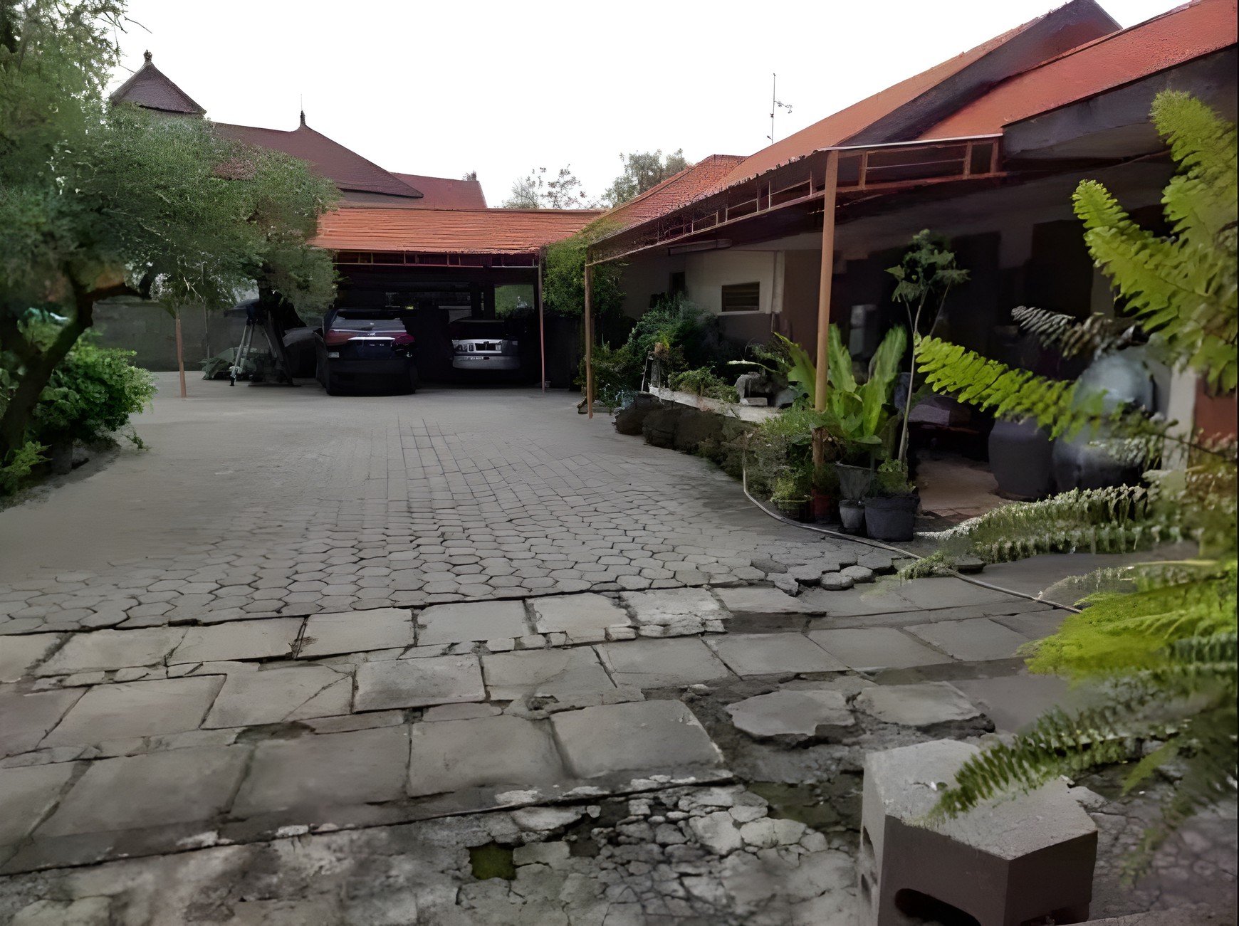 Dijual Rumah Hitung Tanah jl. Dharma Husada, Surabaya