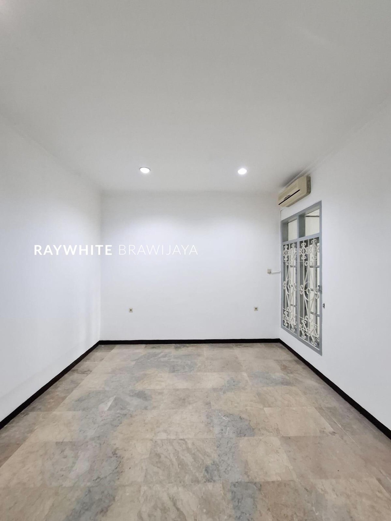 Rumah Siap Huni Lingkungan Tenang Area Brawijaya Kebayoran Baru