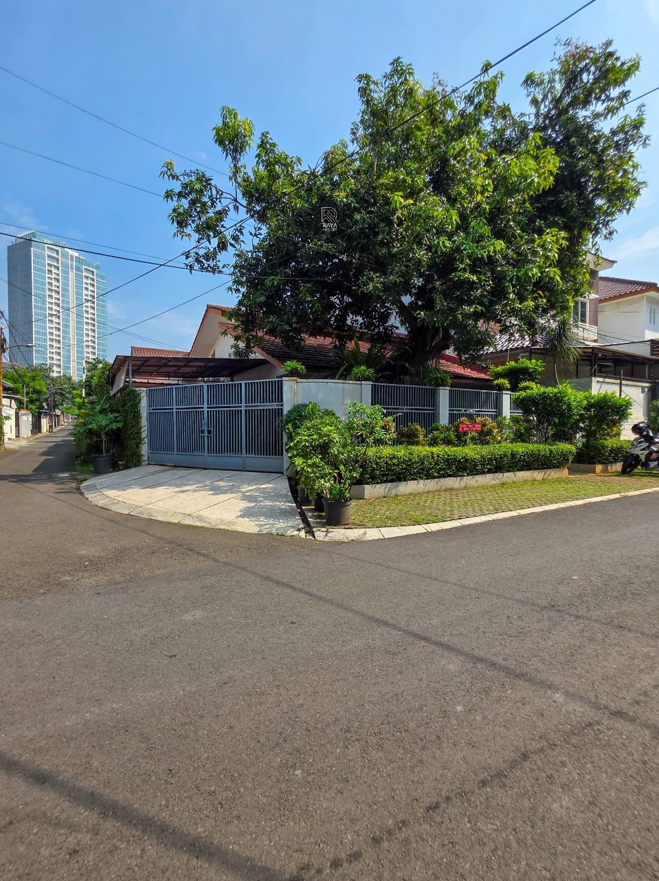 Rumah Tinggal Ada Paviliun Lokasi di Jalan Kramat Pela Kebayoran Baru 
