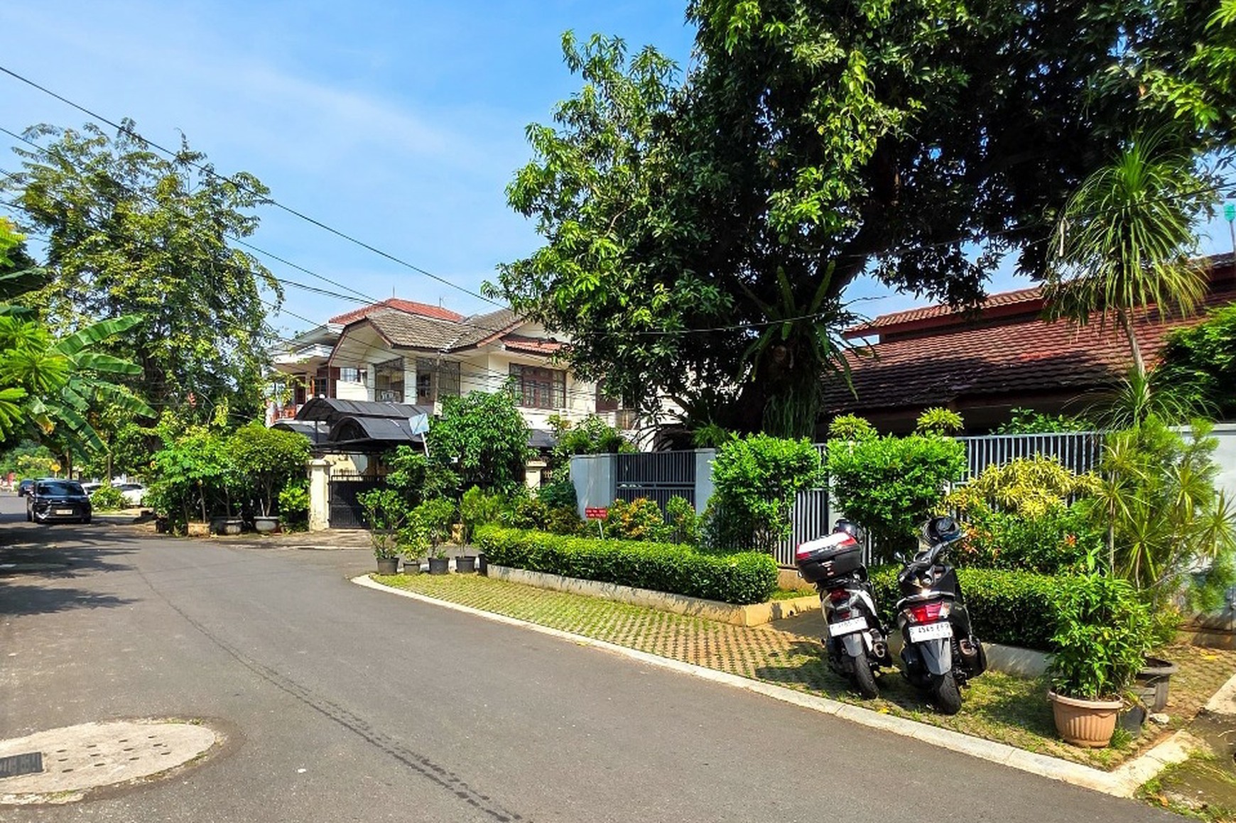 Rumah Tinggal Ada Paviliun Lokasi di Jalan Kramat Pela Kebayoran Baru 