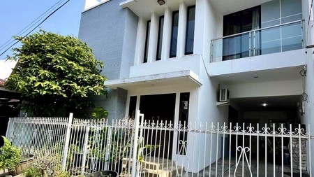 Rumah Bagus Siap Huni Lokasi Strategis di Sektor 3 Bintaro