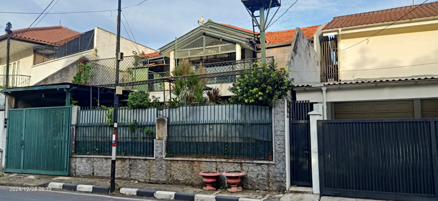 Rumah 2 Lantai Siap Huni di Menteng
