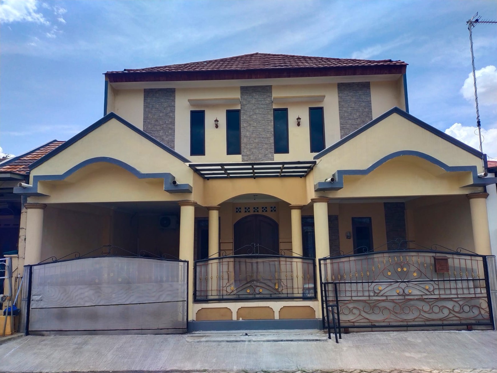 Rumah Gandeng  2 Lantai di Metland Transyogi Cibubur 