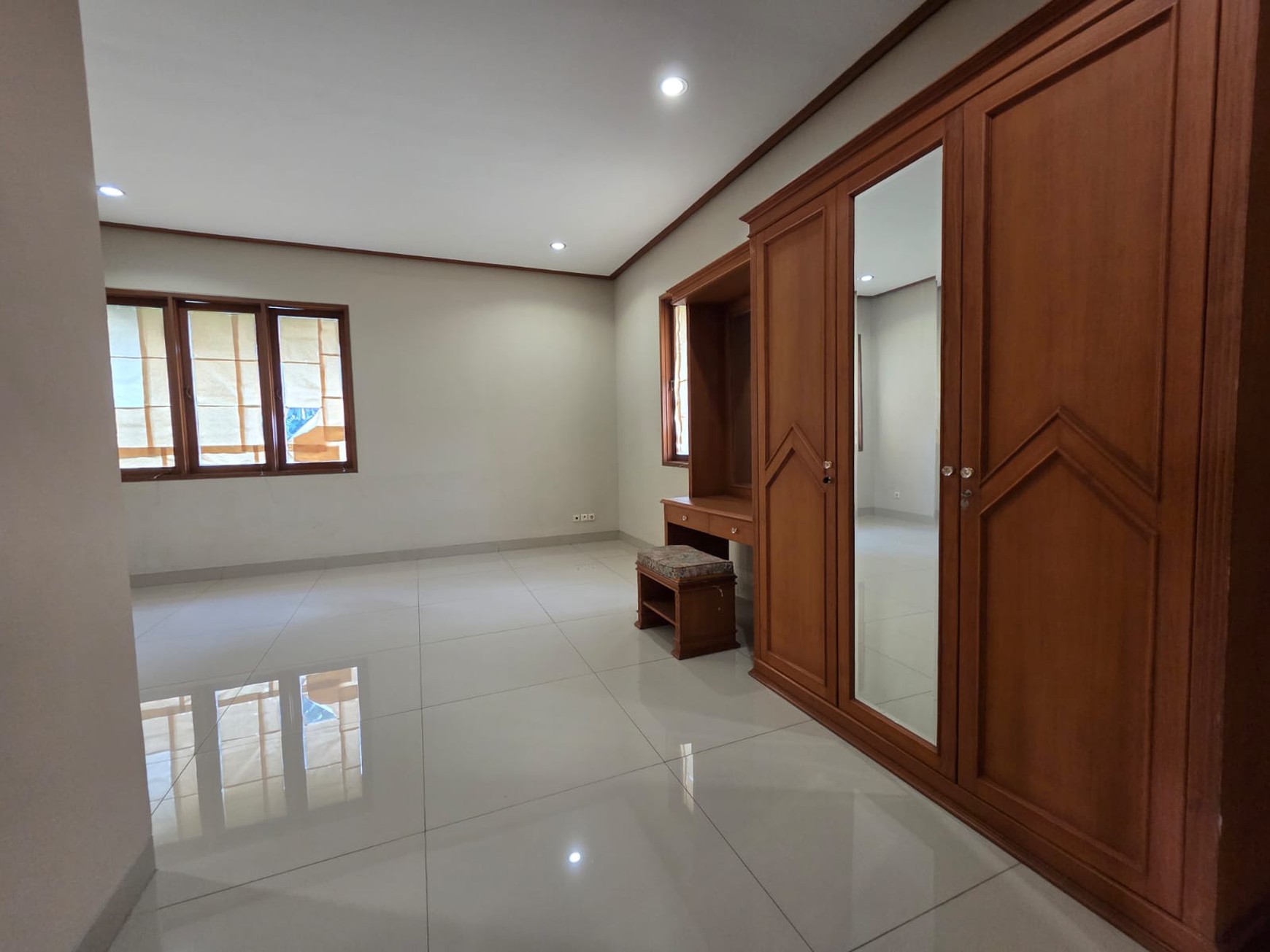 Rumah  LUX Siap Huni dengan s.pool private di rempoa 