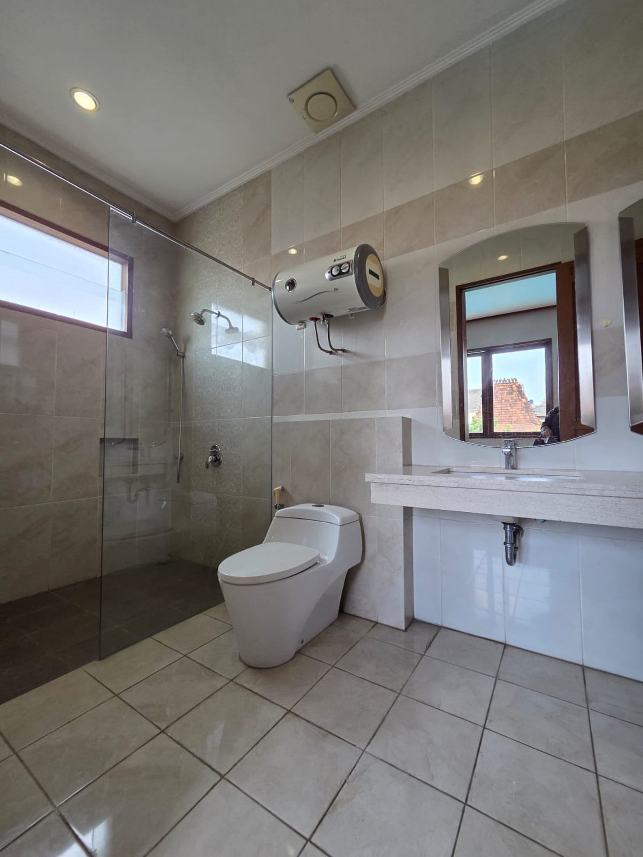 Rumah  LUX Siap Huni dengan s.pool private di rempoa 