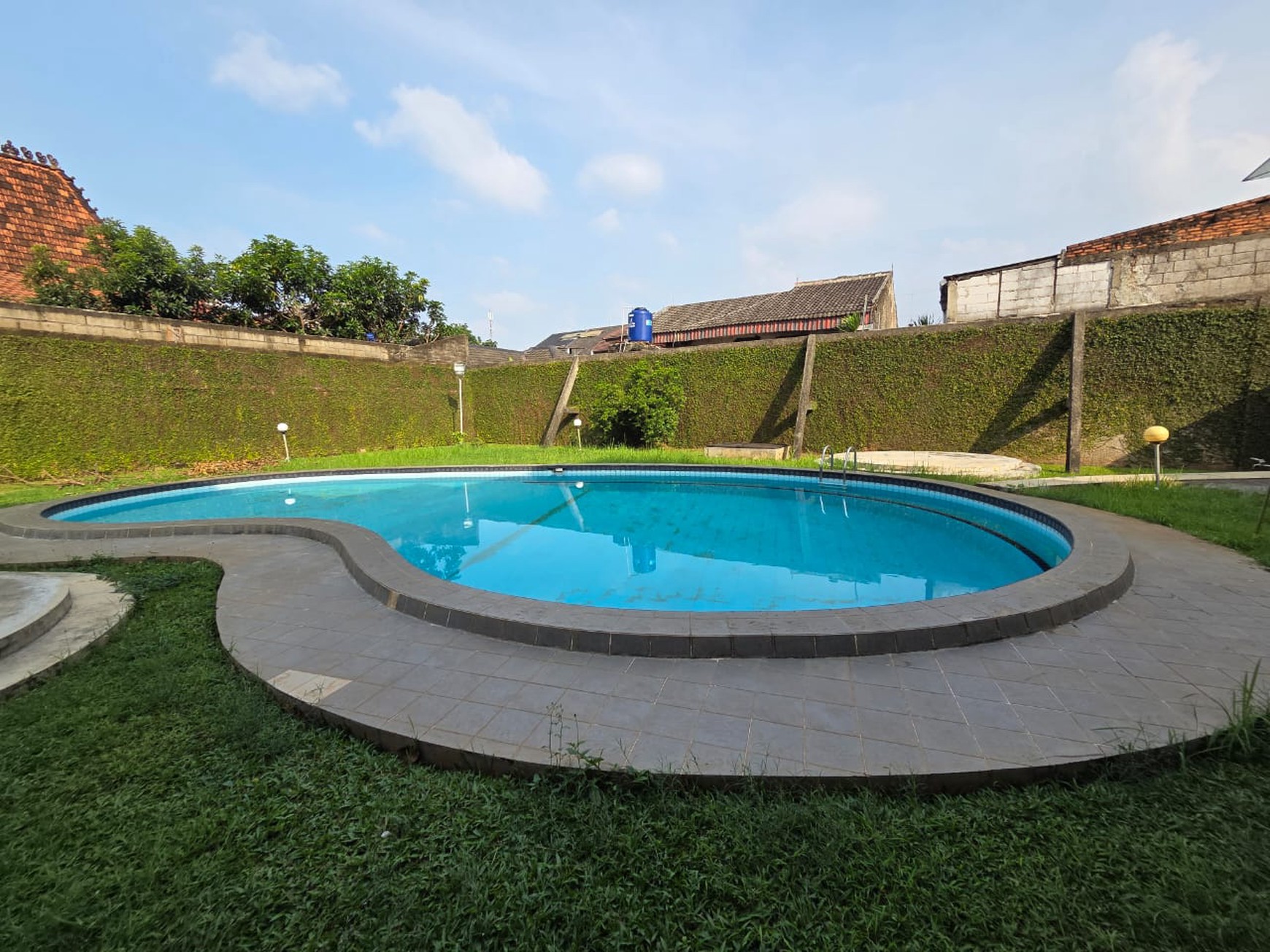 Rumah  LUX Siap Huni dengan s.pool private di rempoa 