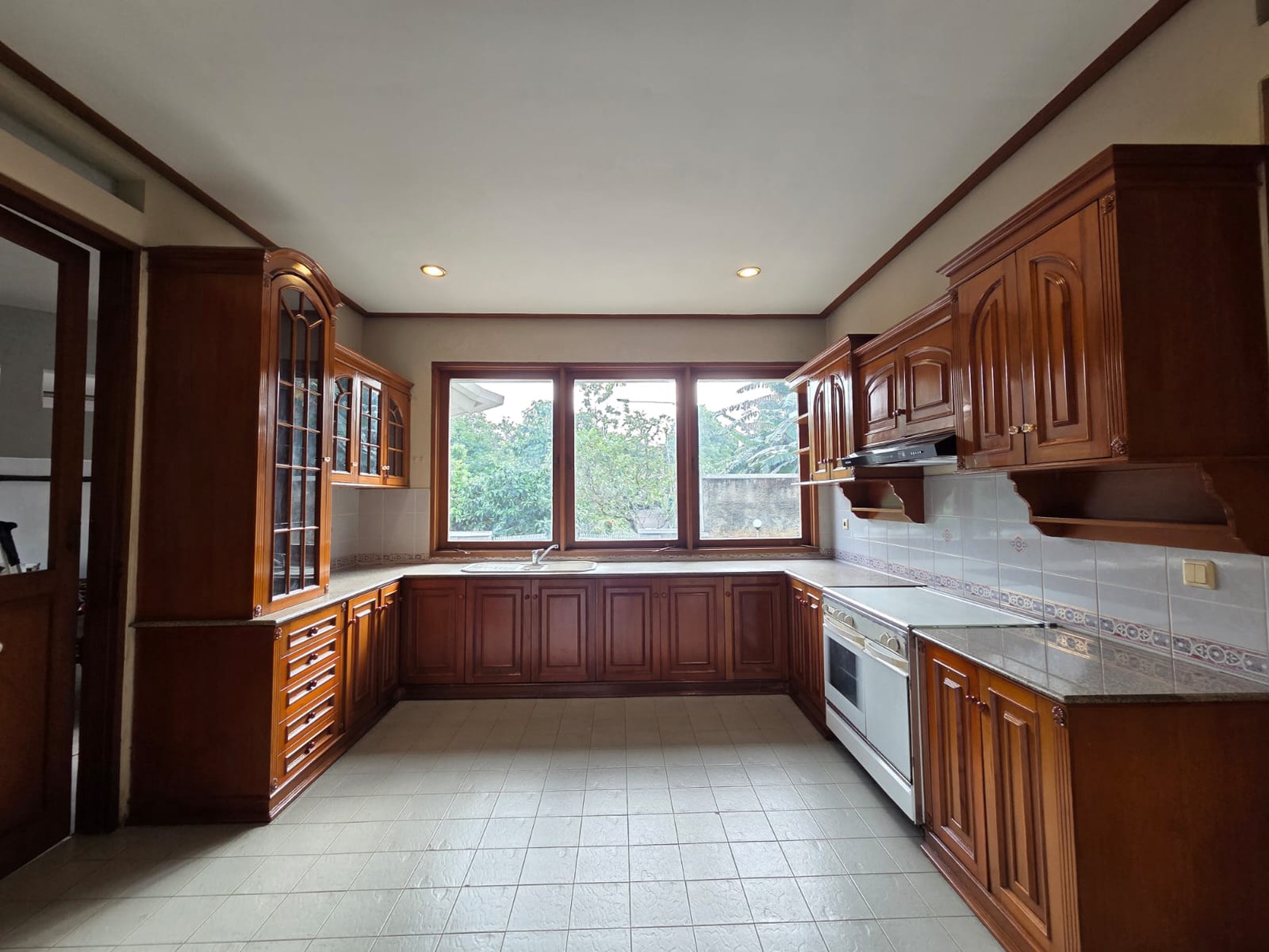 Rumah  LUX Siap Huni dengan s.pool private di rempoa 