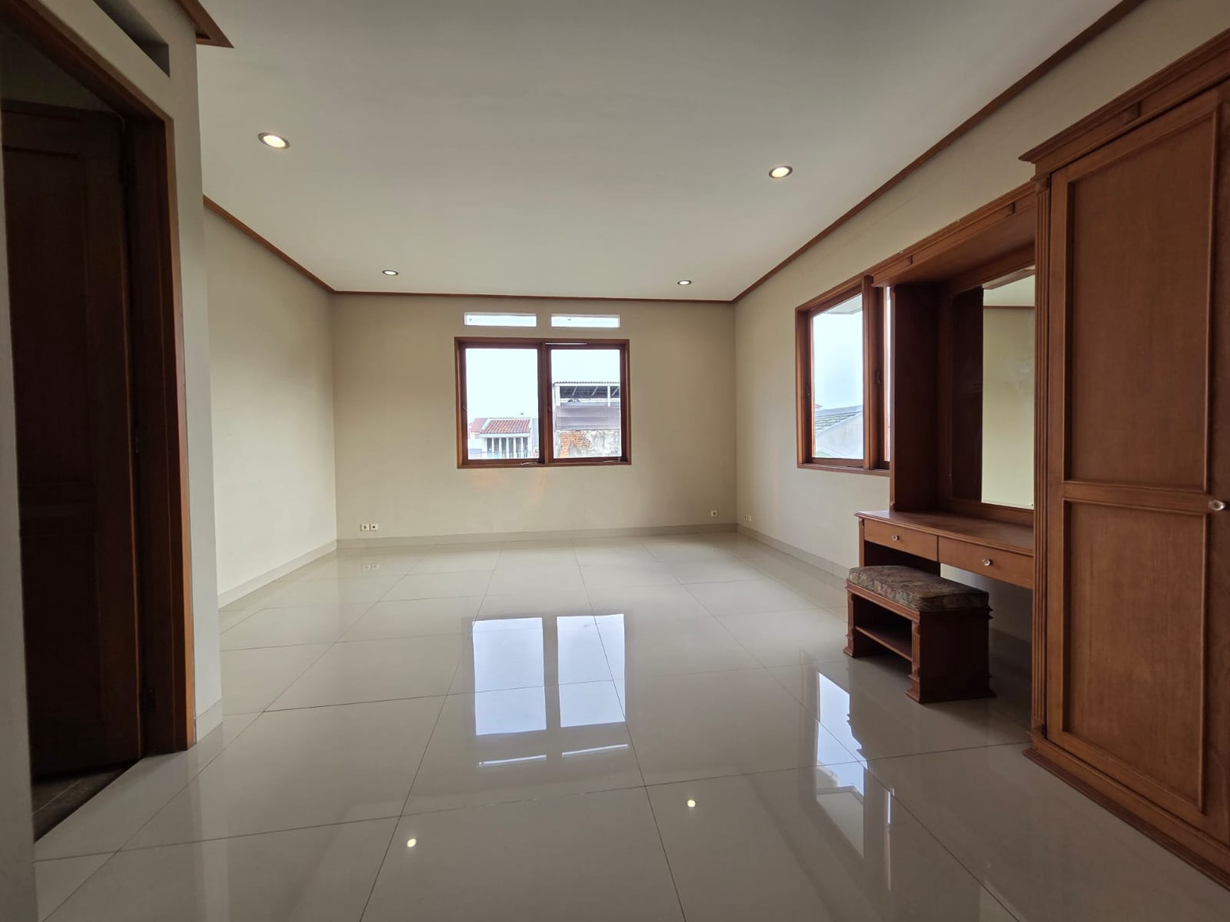 Rumah  LUX Siap Huni dengan s.pool private di rempoa 