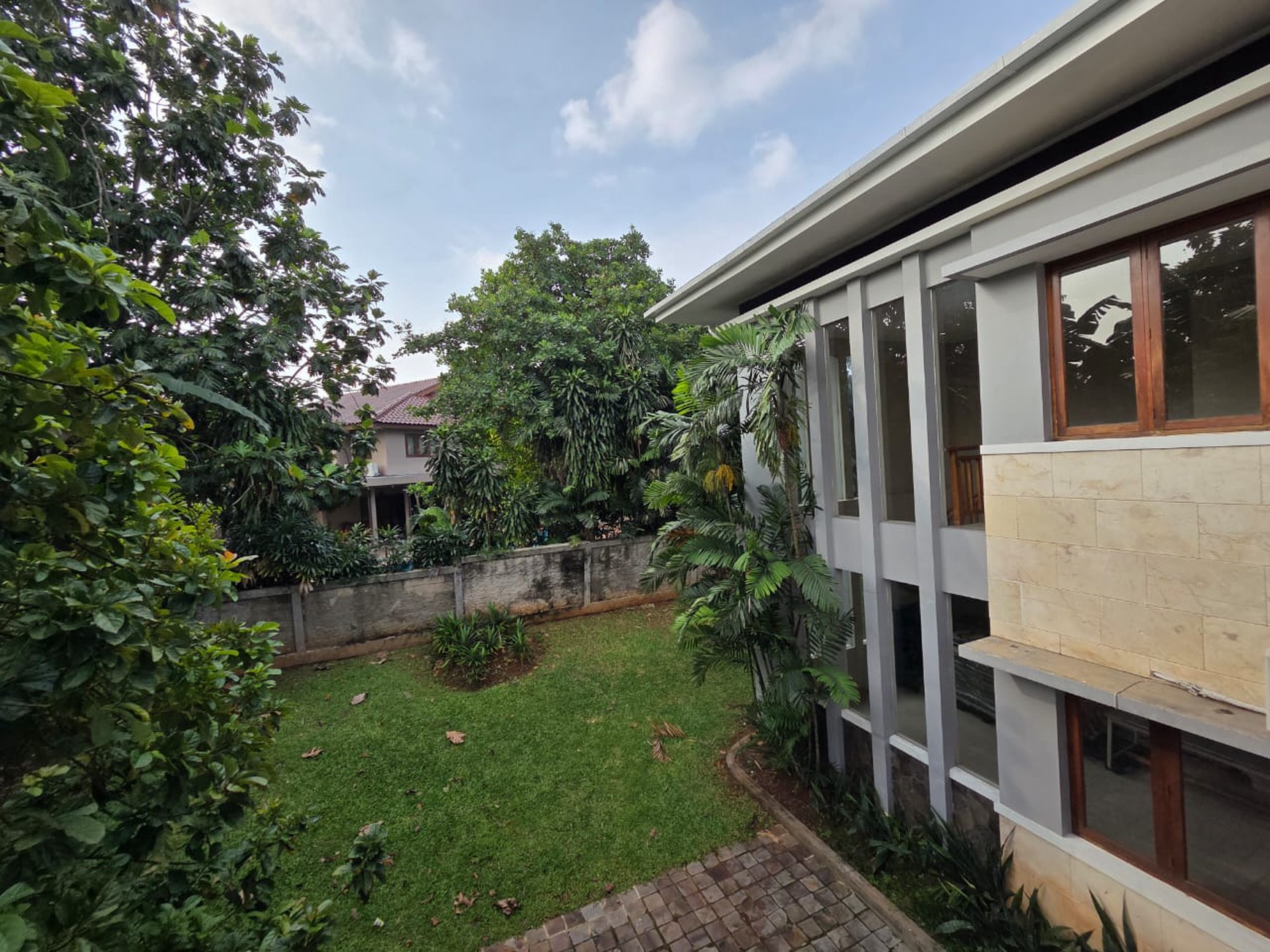 Rumah  LUX Siap Huni dengan s.pool private di rempoa 