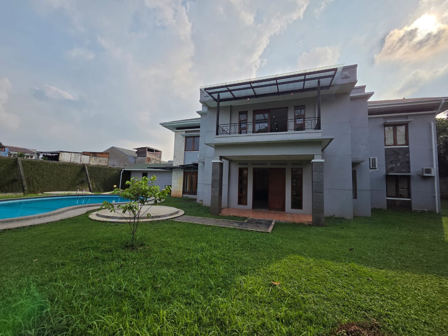 Rumah  LUX Siap Huni dengan s.pool private di rempoa 