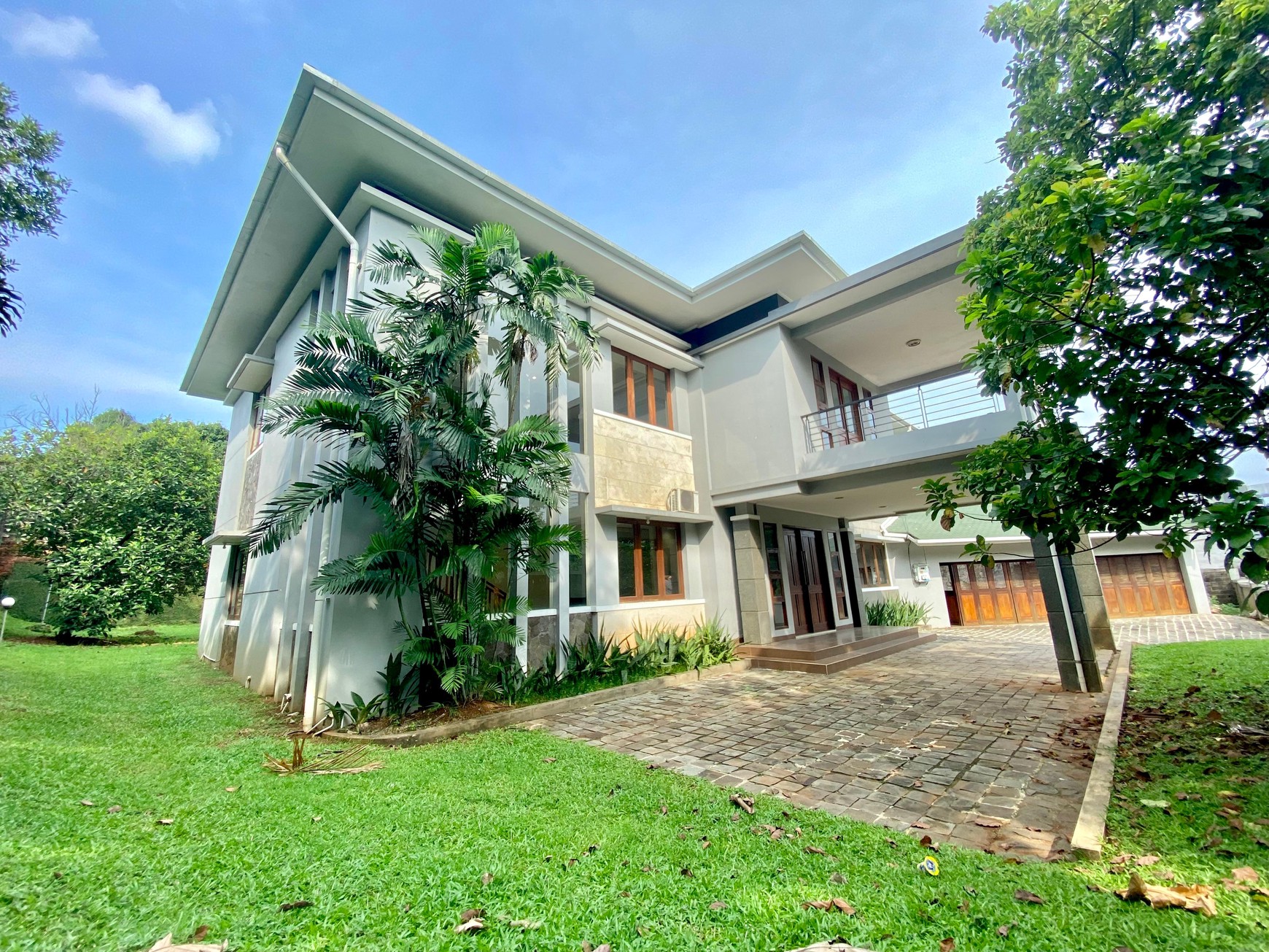 Rumah  LUX Siap Huni dengan s.pool private di rempoa 