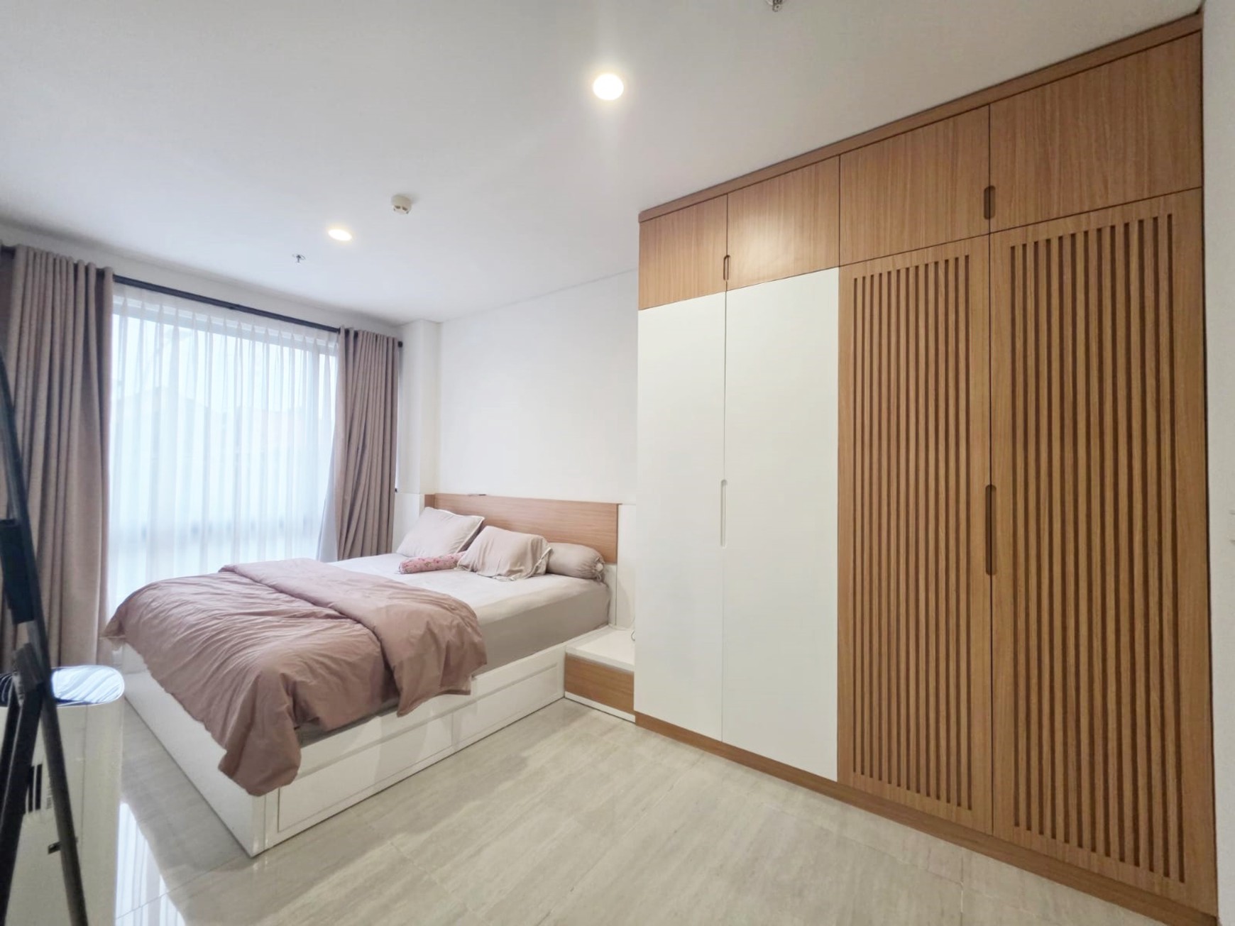 Dijual cepat strategis tengah kota apartemen LLOYD type 2 BR Alam Sutera