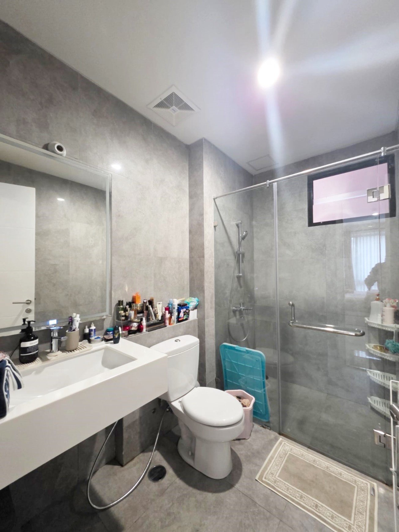 Dijual cepat strategis tengah kota apartemen LLOYD type 2 BR Alam Sutera