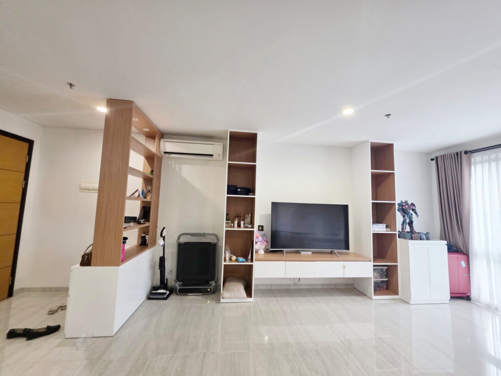 Dijual cepat strategis tengah kota apartemen LLOYD type 2 BR Alam Sutera