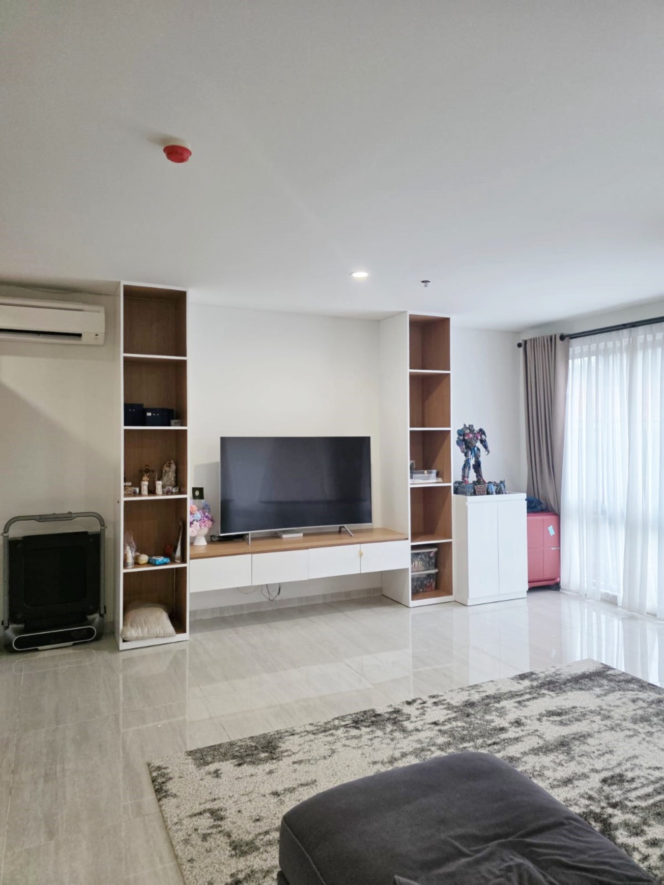 Dijual cepat strategis tengah kota apartemen LLOYD type 2 BR Alam Sutera