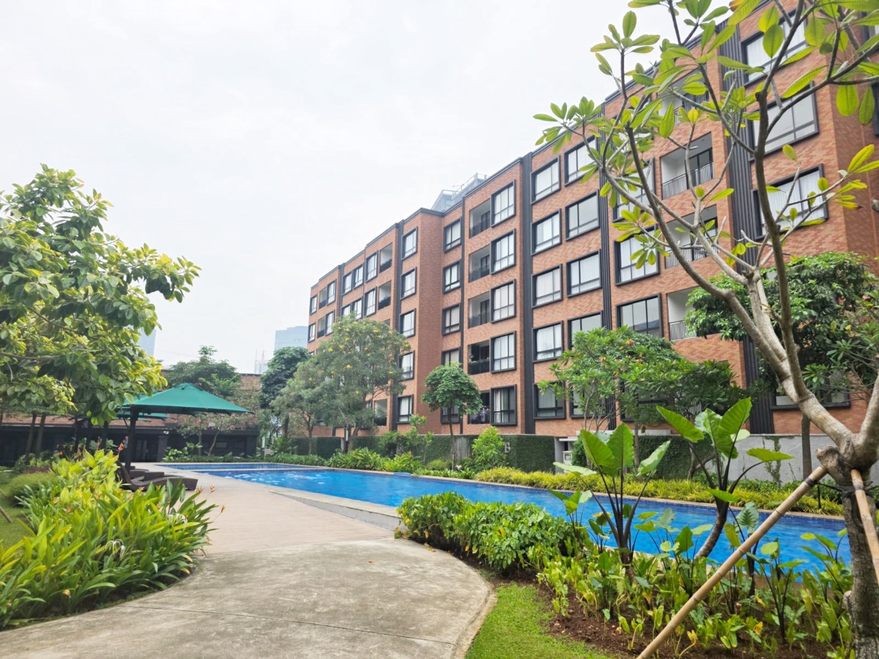 Dijual cepat strategis tengah kota apartemen LLOYD type 2 BR Alam Sutera