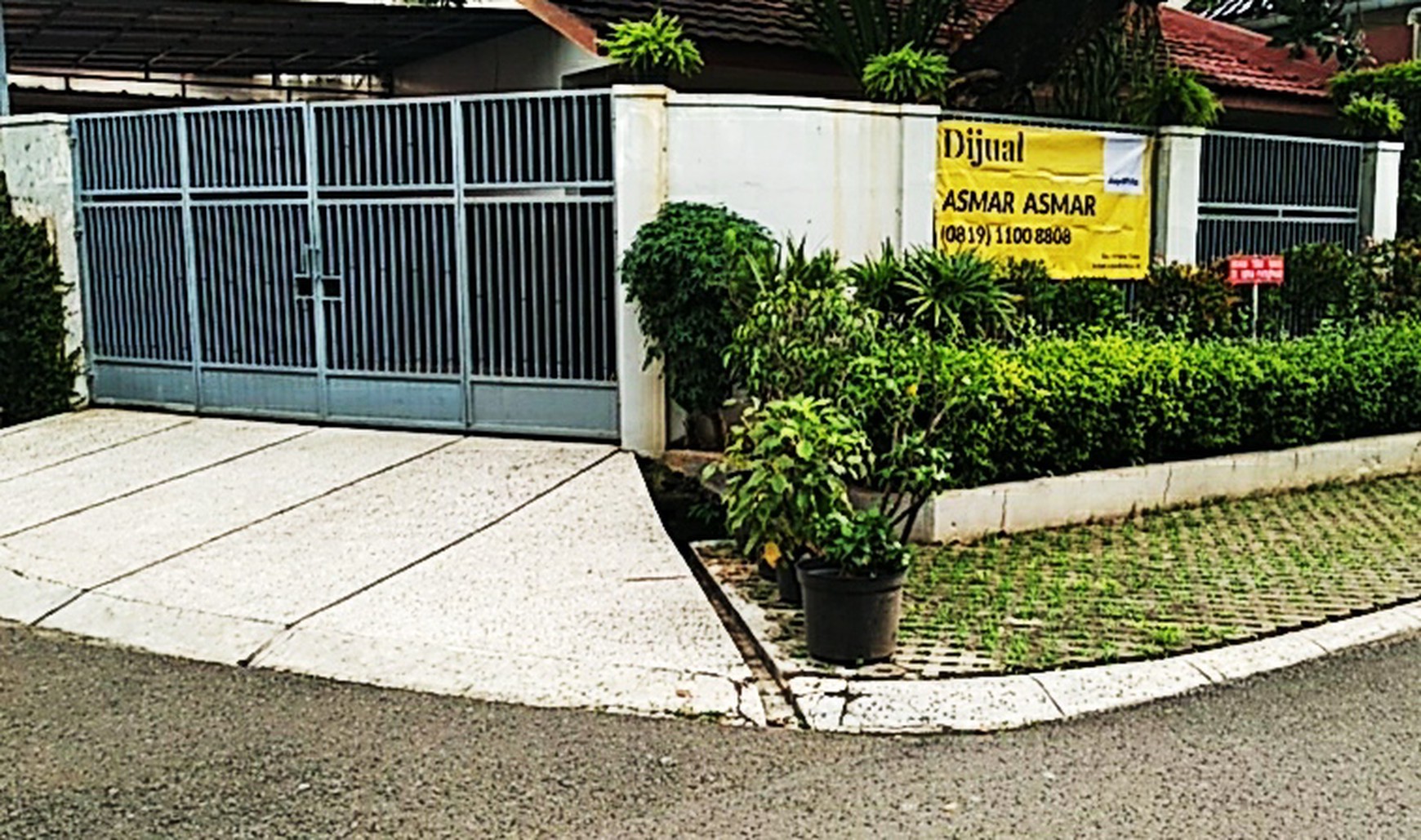 Rumah Tinggal di jalan Sungai Sambas II Area, Jakarta Selatan