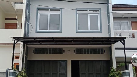 DIJUAL RUKO EXLUSIVE BANGUNAN BARU LOKASI STRATEGIS DI TENGAH2 KOTA DEKAT DG KAWASAN PENDIDIKAN & BISNIS