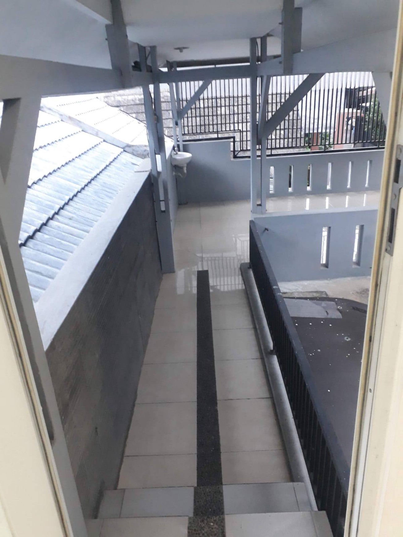 JUAL RUMAH NYAMAN SIAP HUNI LOKASI STRATEGIS DI JATIHANDAP 