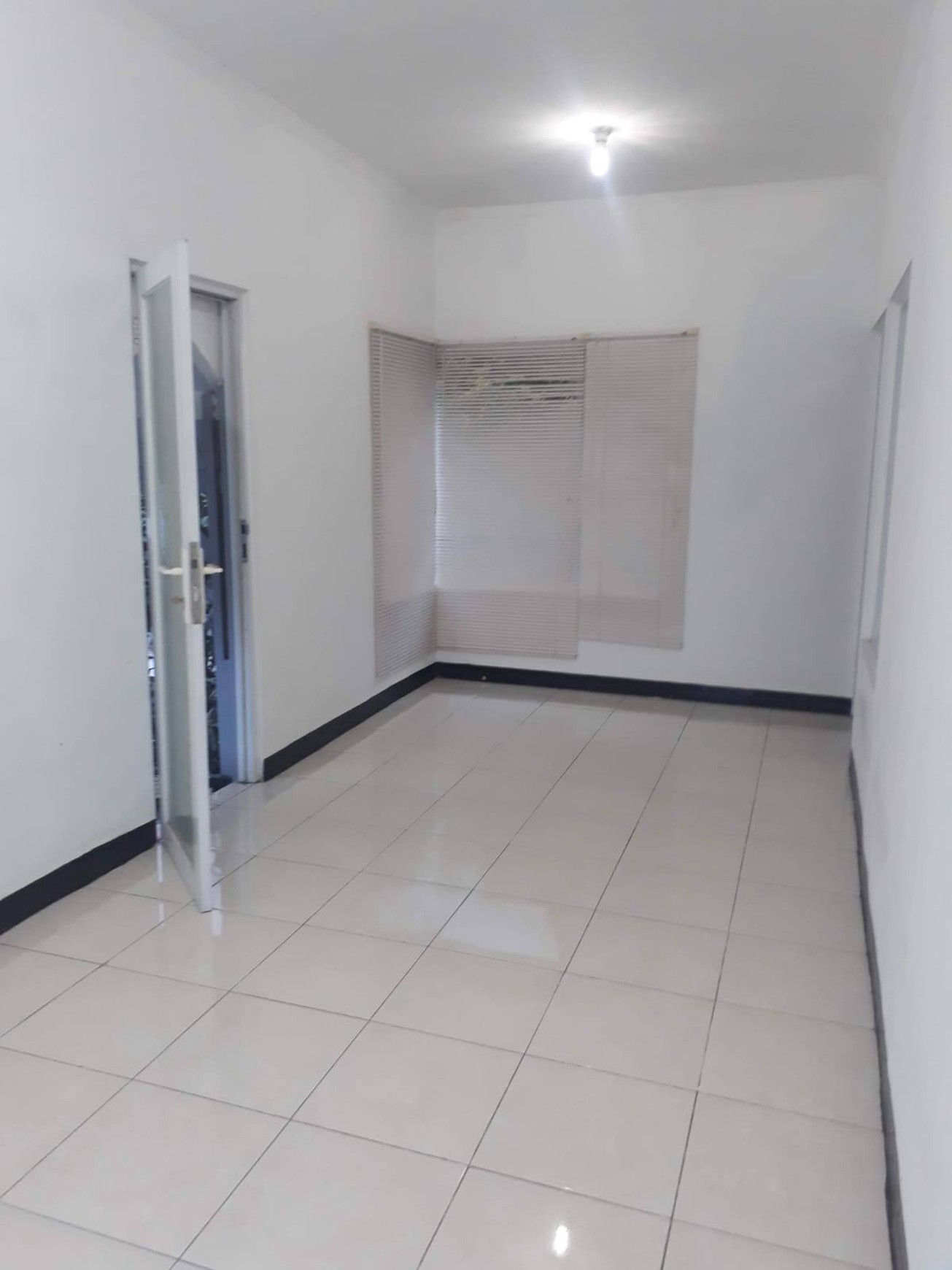 JUAL RUMAH NYAMAN SIAP HUNI LOKASI STRATEGIS DI JATIHANDAP 