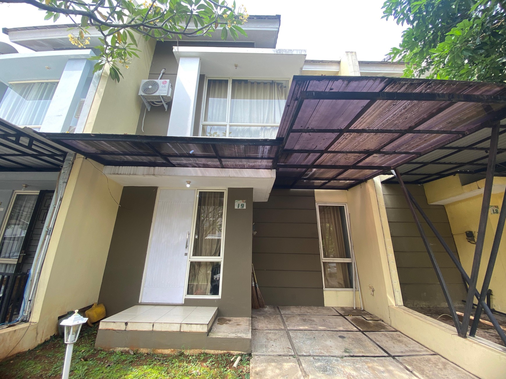 Di jual rumah cantik strategis siap huni