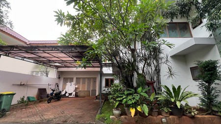 Rumah di cluster one gate yang sangat private, rumah asri dengan private pool