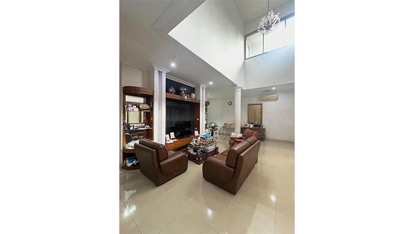 Rumah di cluster one gate yang sangat private, rumah asri dengan private pool