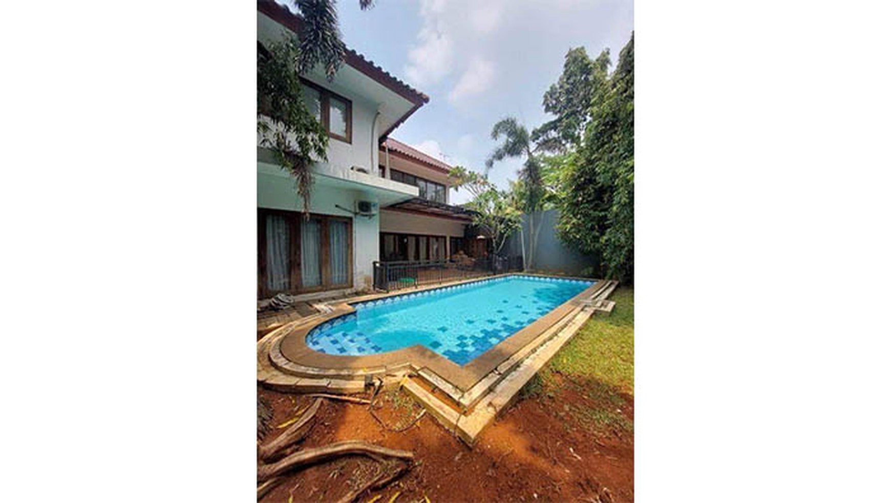 Rumah di cluster one gate yang sangat private, rumah asri dengan private pool