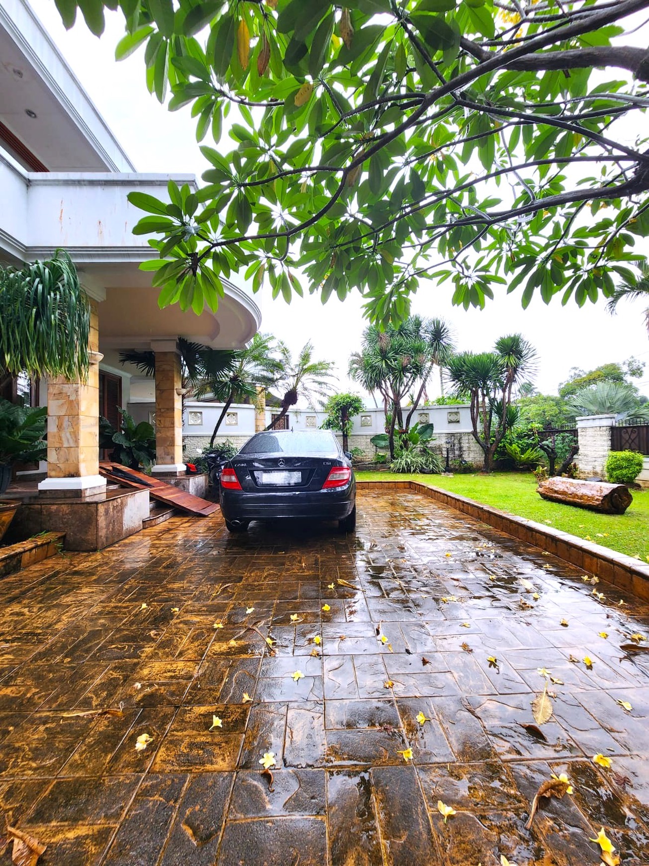 Rumah Mewah 2 Lantai Full Furnished Pondok Indah