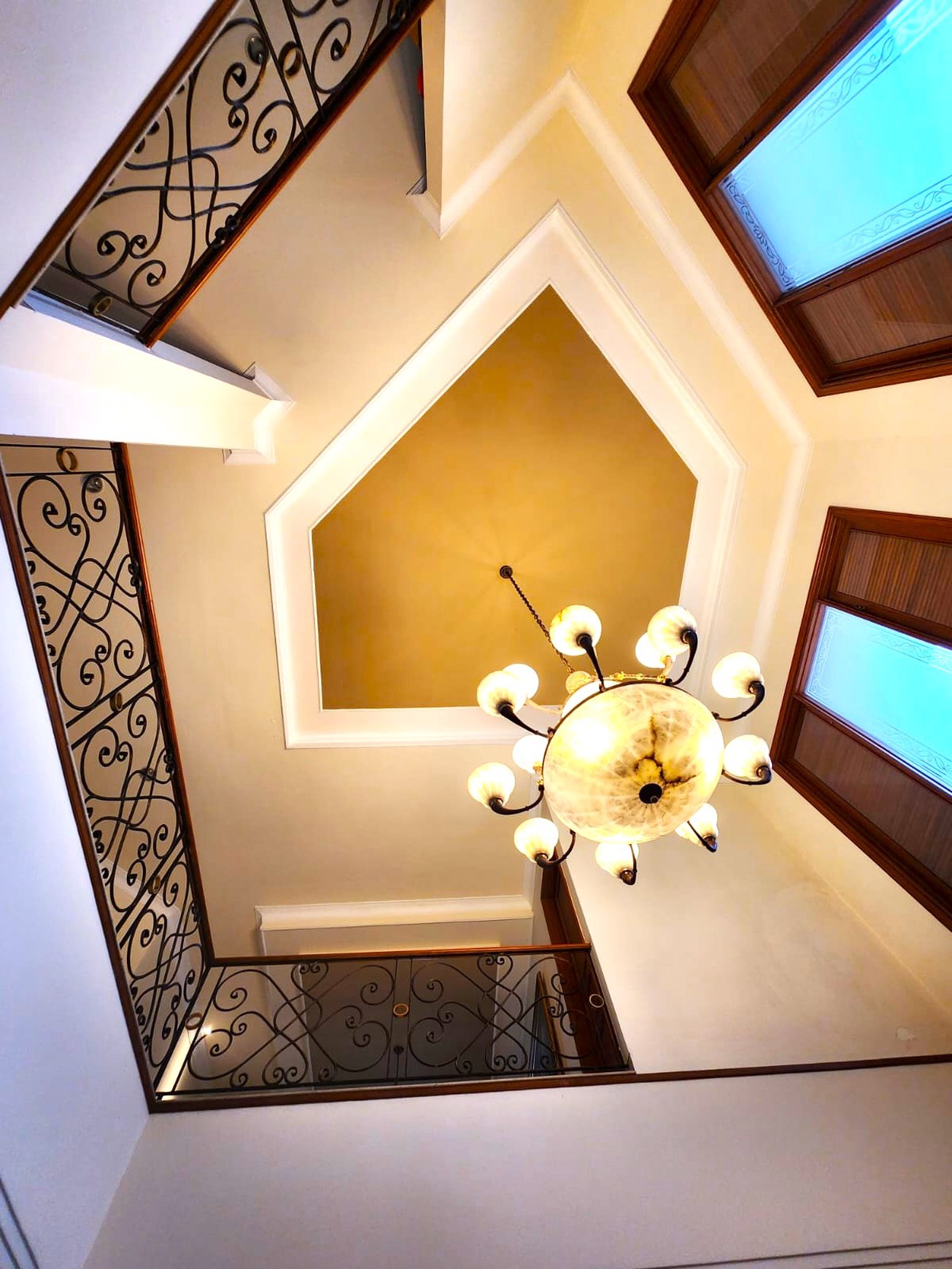 Rumah Mewah 2 Lantai Full Furnished Pondok Indah