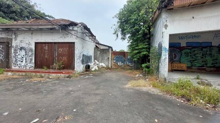 Tanah Luas Depan Jalan Raya di Palmerah