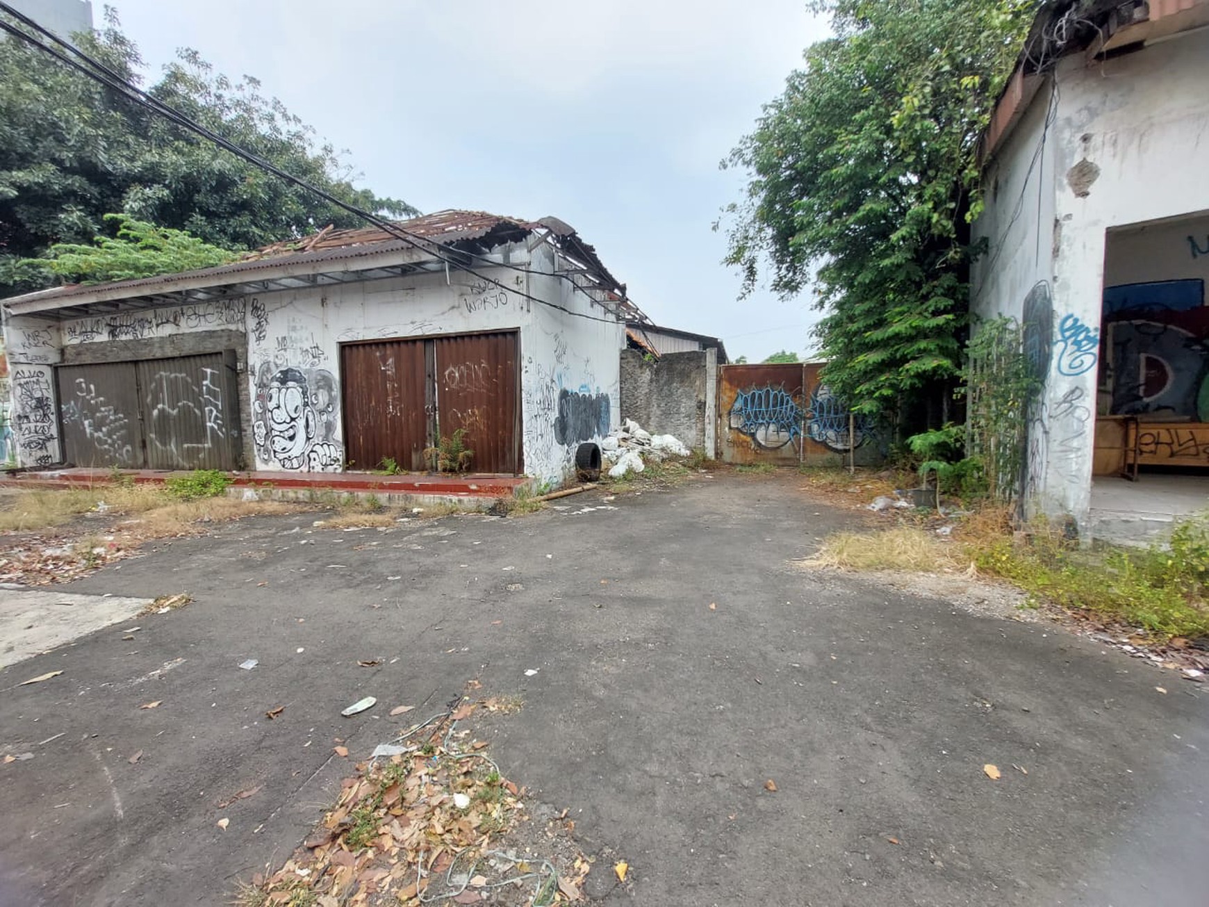 Tanah Luas Depan Jalan Raya di Palmerah