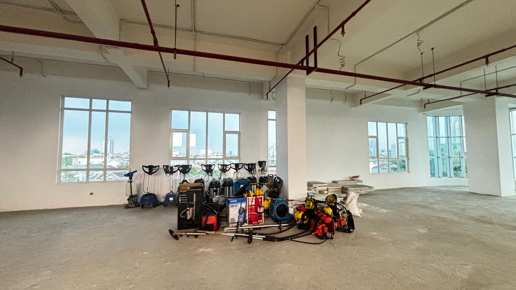 Ruang Kantor Di Sarana Square Tebet, Lokasi Strategis Dekat Jl. MT Haryono