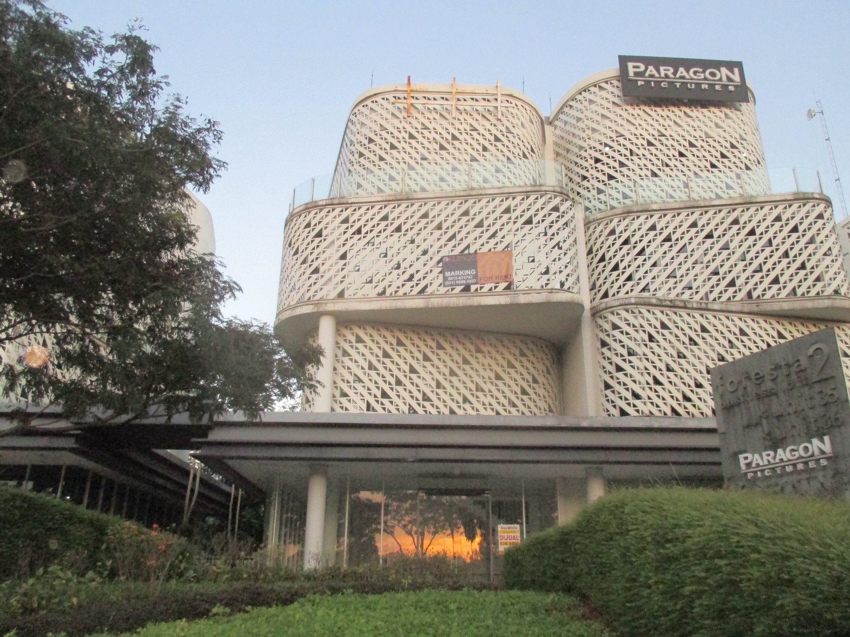 Disewa ruko strategis di foresta business loft 2 bsd city  hadap jalan raya siap huni