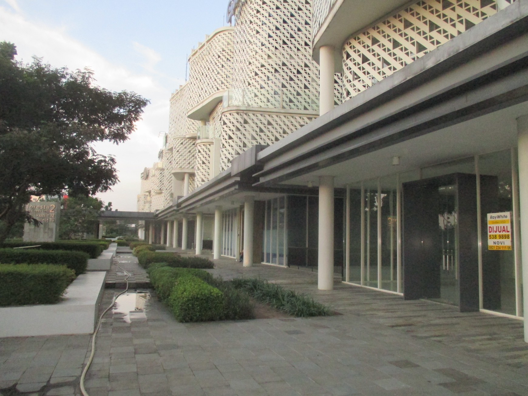 Disewa ruko strategis di foresta business loft 2 bsd city  hadap jalan raya siap huni