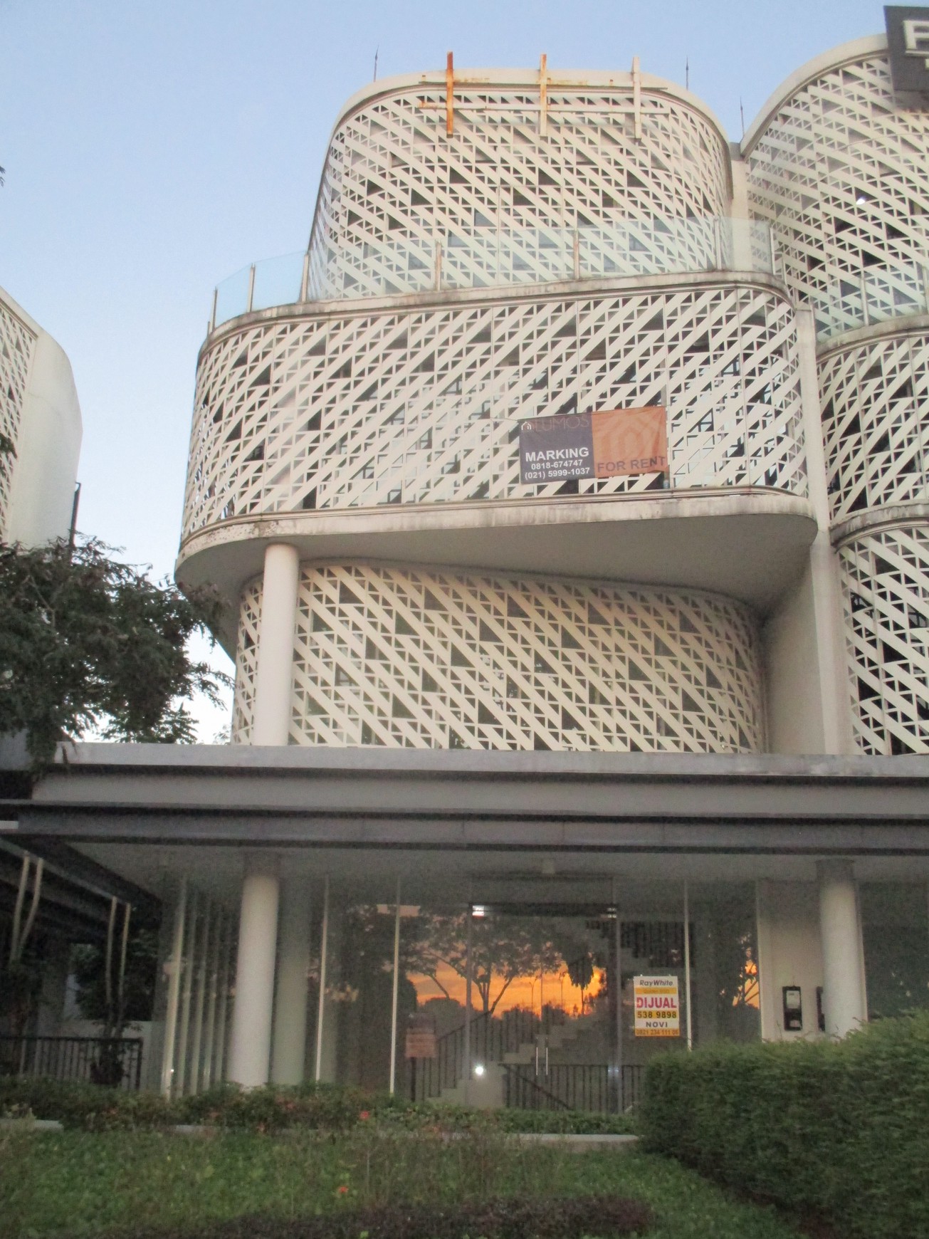 Disewa ruko strategis di foresta business loft 2 bsd city  hadap jalan raya siap huni