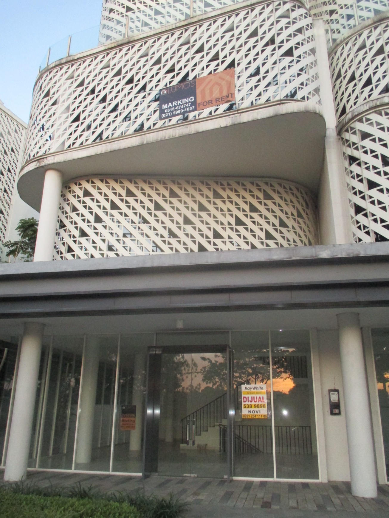 Disewa ruko strategis di foresta business loft 2 bsd city  hadap jalan raya siap huni