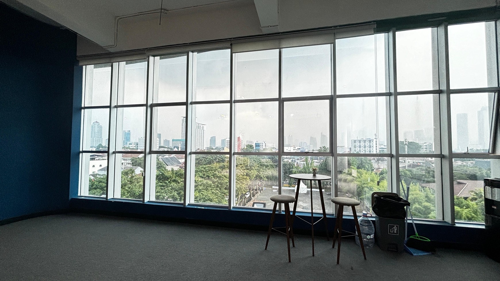 Ruang Kantor di Gedung Sarana Square Tebet Barat, Lokasi Strategis Hanya 5 Menit Ke Tol Pancoran