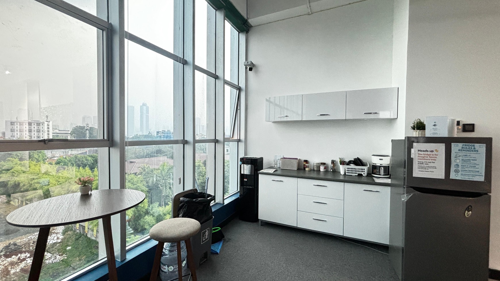 Ruang Kantor di Gedung Sarana Square Tebet Barat, Lokasi Strategis Hanya 5 Menit Ke Tol Pancoran