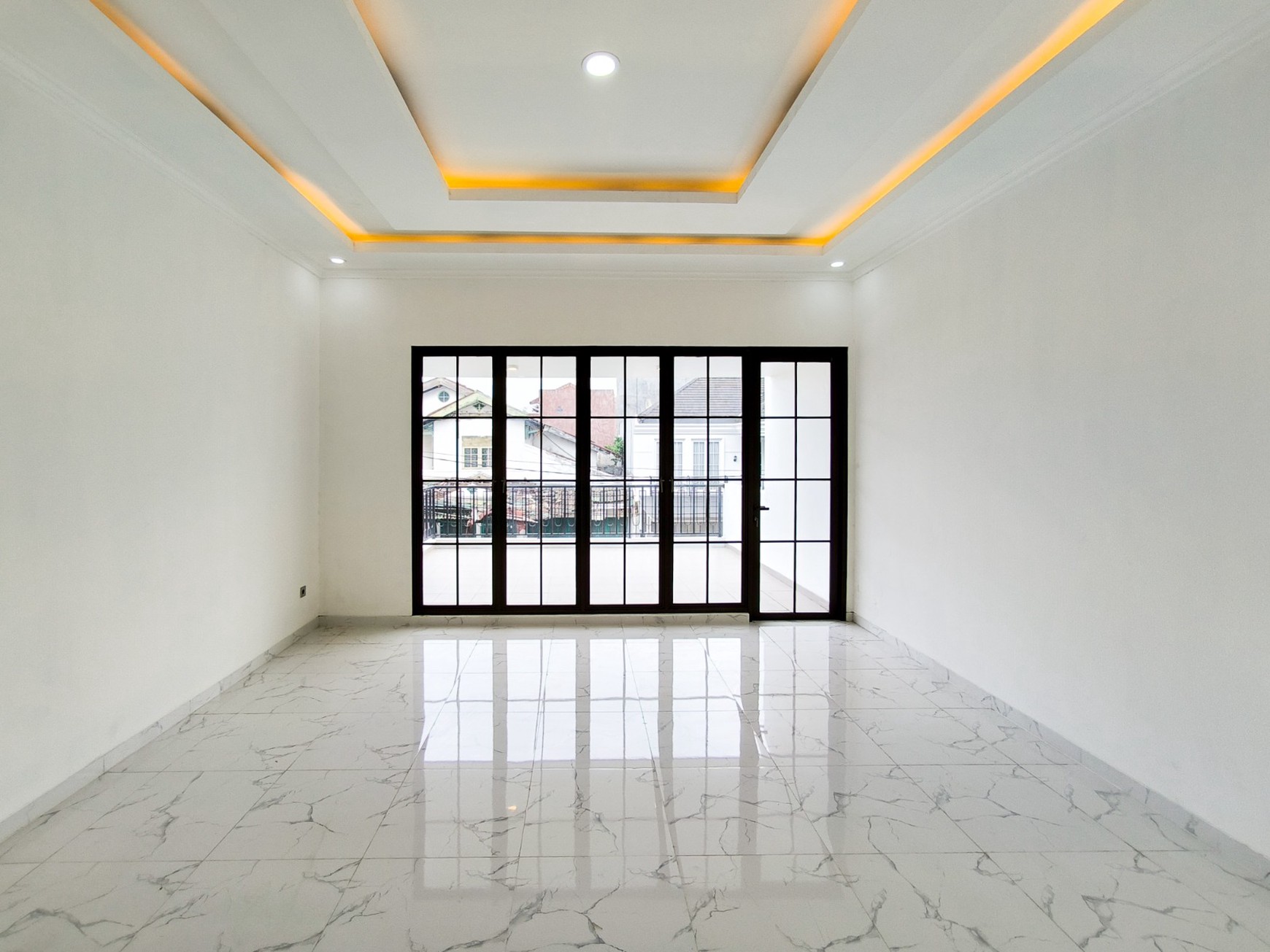 Rumah ada swimming pool,jalan lebar di Bintaro Jaya 9