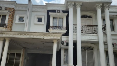 Rumah Mewah di Vassa Terrace Lippo Cikarang - Siap Huni & Eksklusif!