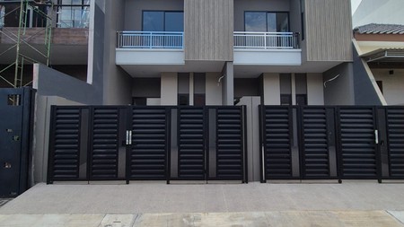 DIJUAL 2 RUMAH KEMBAR BARU SIAP HUNI VILLA KALIJUDAN INDAH, Surabaya Timur
